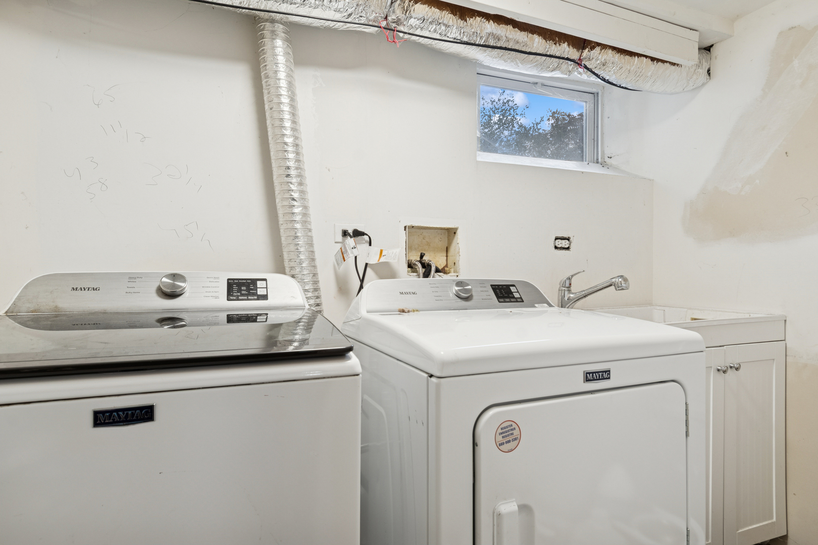 25W361 Doris Avenue Carol Stream, IL 60188 - Photo 14 of 25 a utility room with dryer and washer