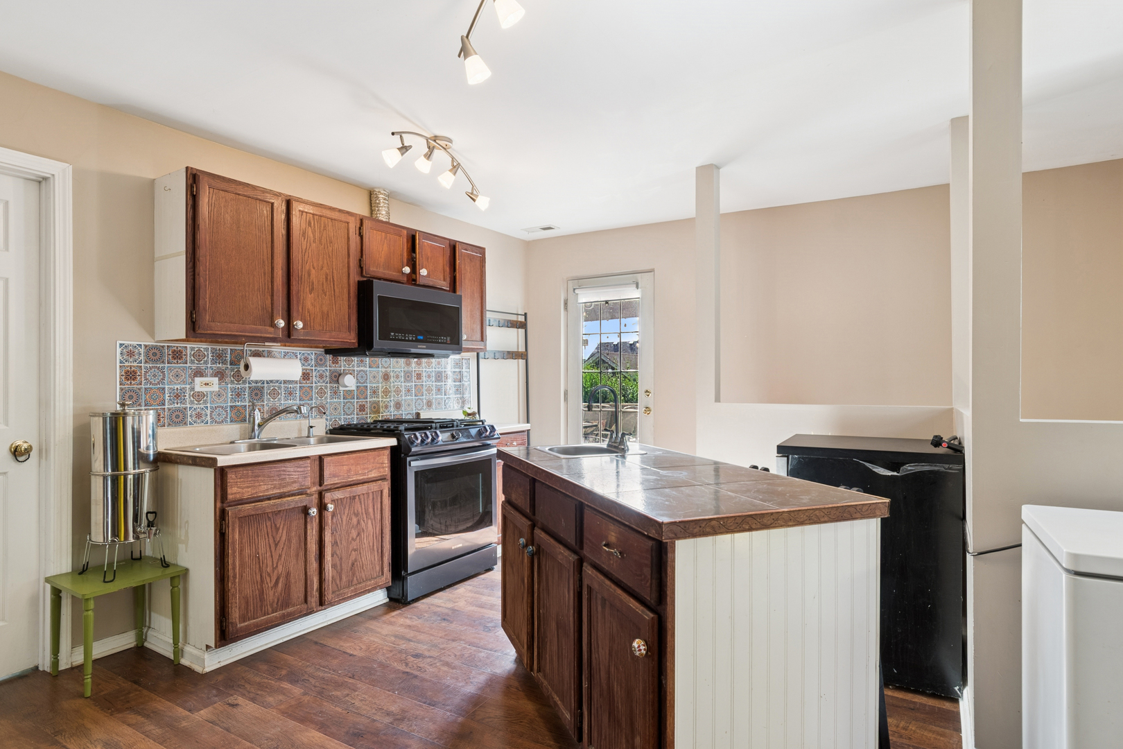 25W361 Doris Avenue Carol Stream, IL 60188 - Photo 4 of 25 a kitchen with a sink stove top oven and refrigerator