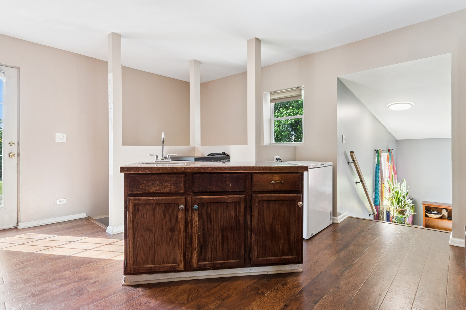 25W361 Doris Avenue Carol Stream, IL 60188 - Photo 5 of 25 a bathroom with a sink a vanity and a mirror