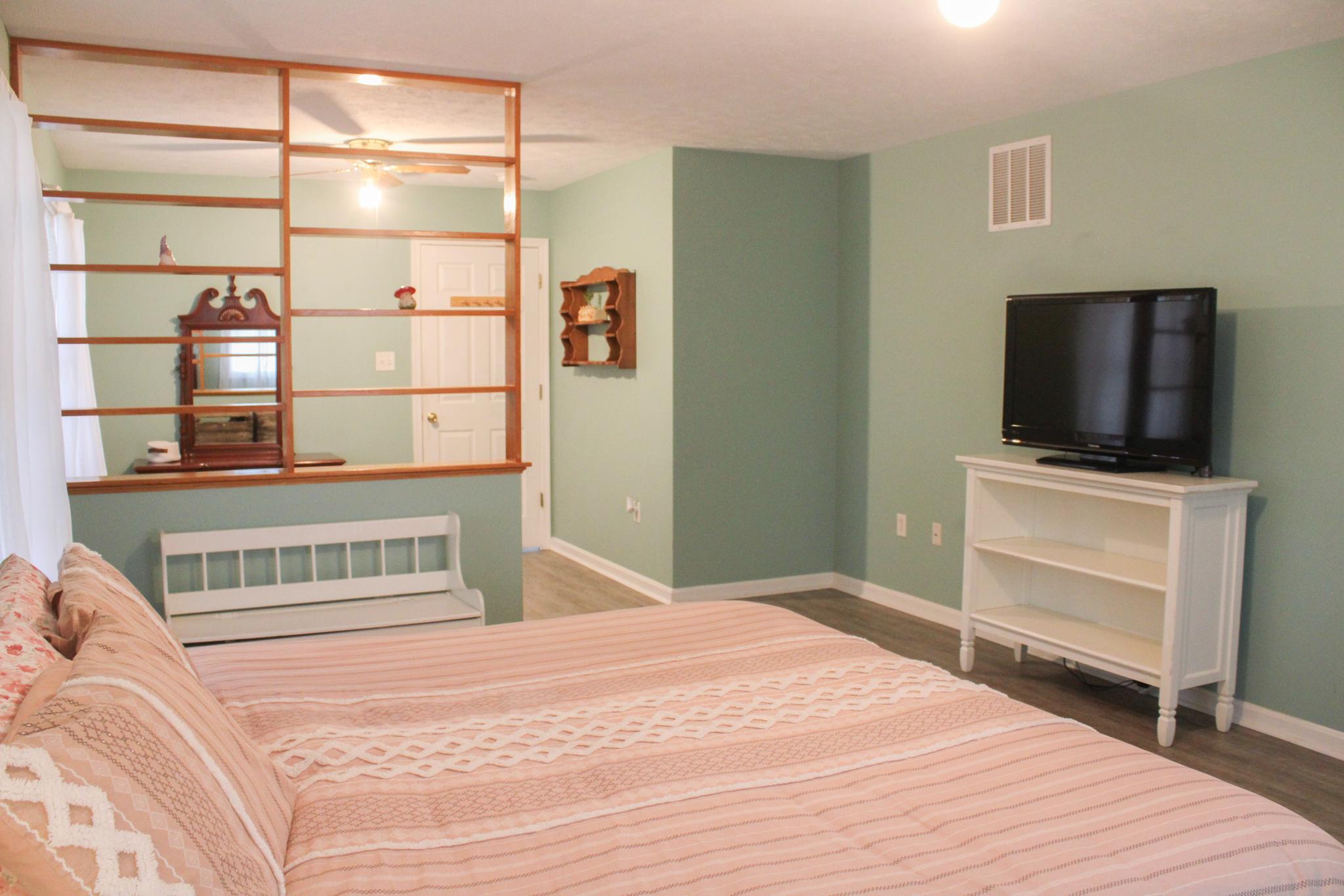 2891 Saumsville Road Maurertown, VA 22644 - Photo 28 of 68 Second bathroom suite