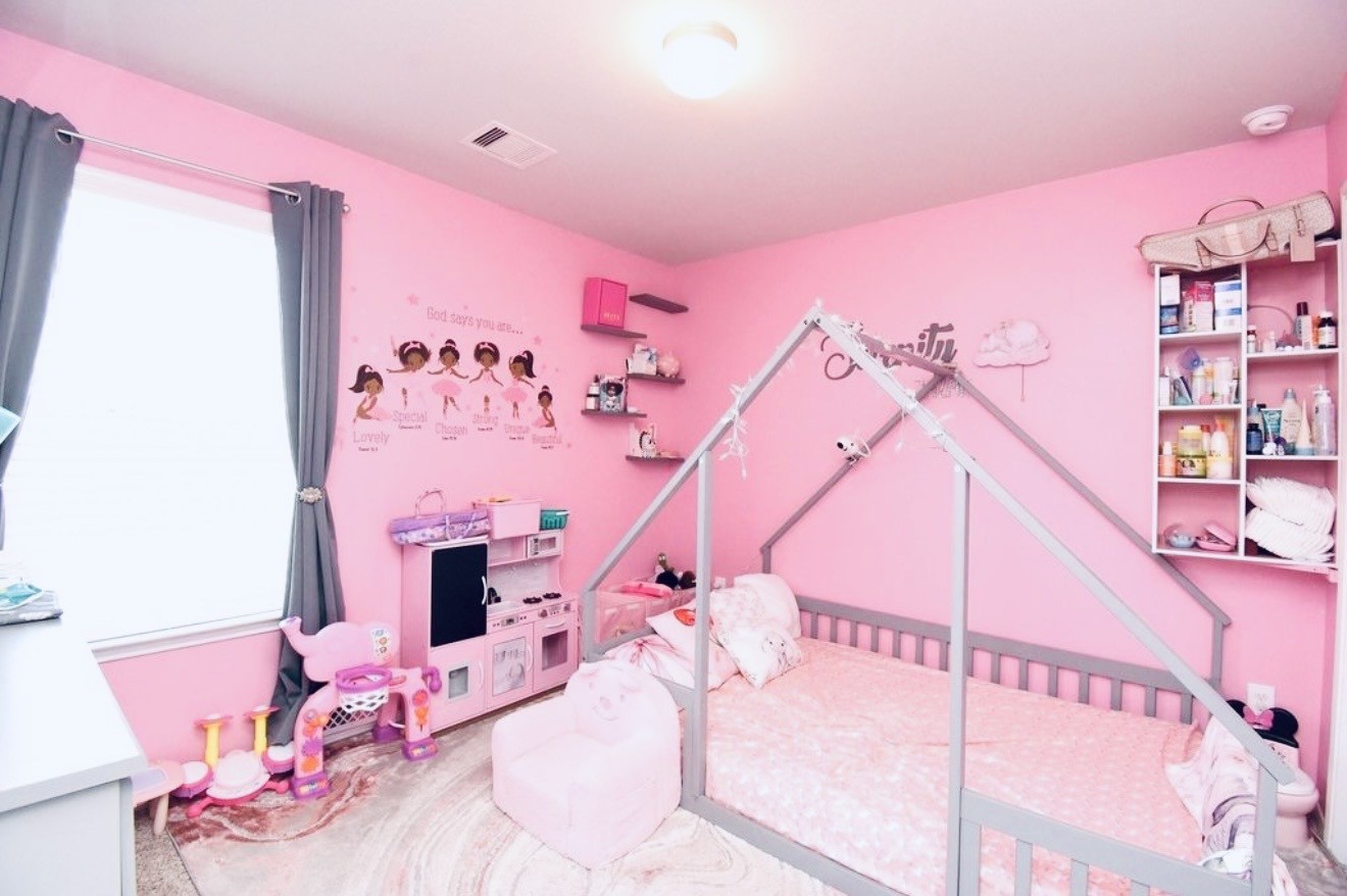 4303 Greeley Lane Rosenberg, TX 77471 - Photo 12 of 30 a bathroom with pink walls and pink walls