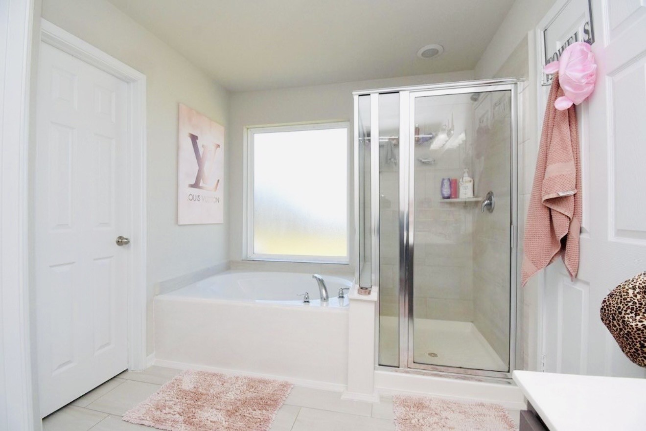 4303 Greeley Lane Rosenberg, TX 77471 - Photo 8 of 30 a bathroom with a bathtub and a shower
