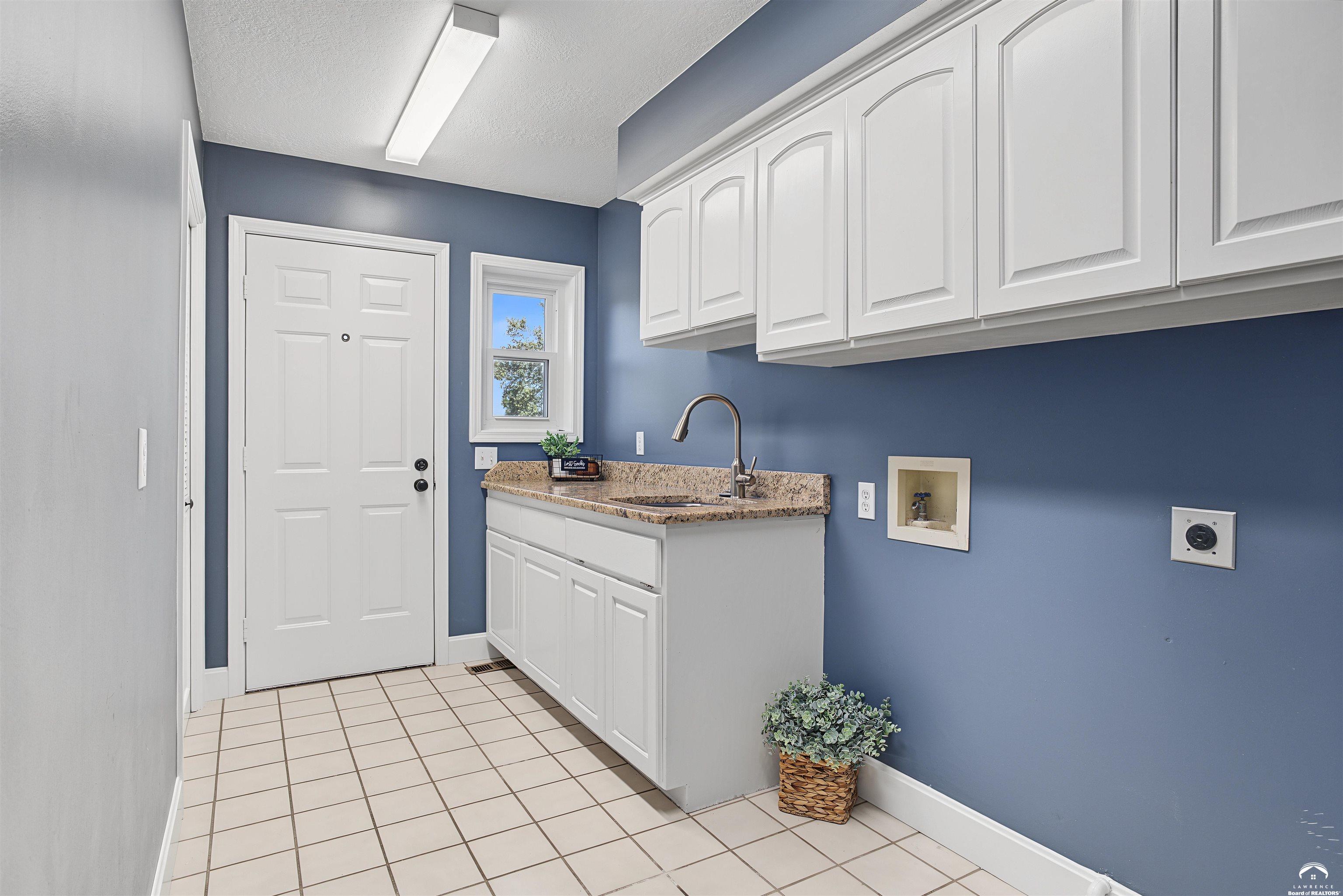 1071 East 1400th Road Lawrence, KS 66046 - Photo 17 of 64 Gallery Image 17