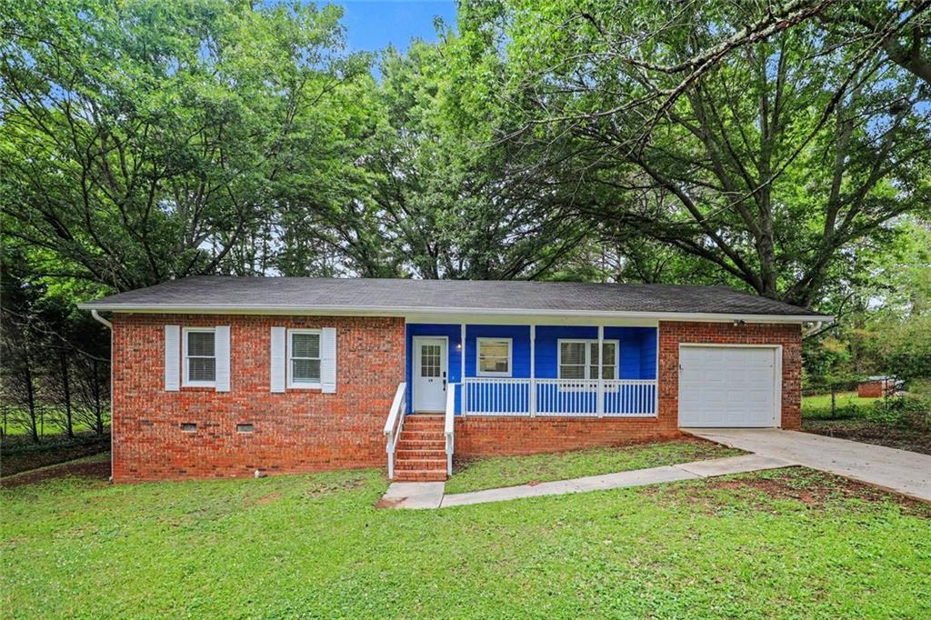 19 Thomas Way Newnan, GA 30263 - Photo 1 of 15 a front view of house with yard and green space