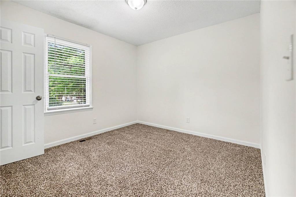 19 Thomas Way Newnan, GA 30263 - Photo 6 of 15 an empty room with a window