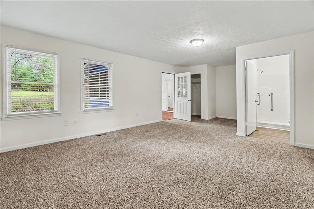 19 Thomas Way Newnan, GA 30263 - Photo 8 of 15 an empty room with windows and closet