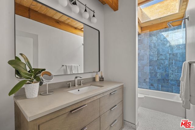 $13,000 | 9119 Thrasher Avenue, Los Angeles, CA 90069