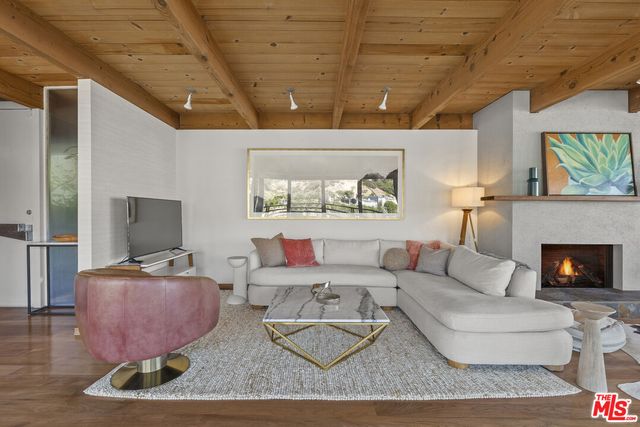 $13,000 | 9119 Thrasher Avenue, Los Angeles, CA 90069