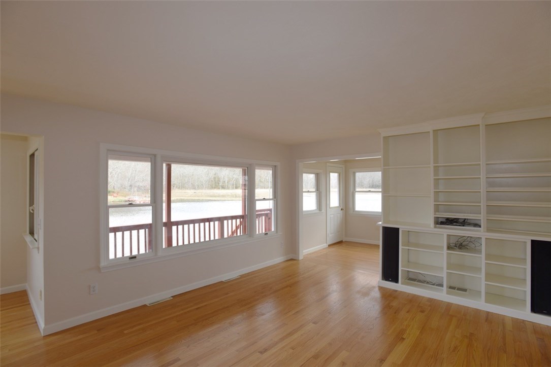 155 Conanicus Road Narragansett, RI 02882 - Photo 12 of 22