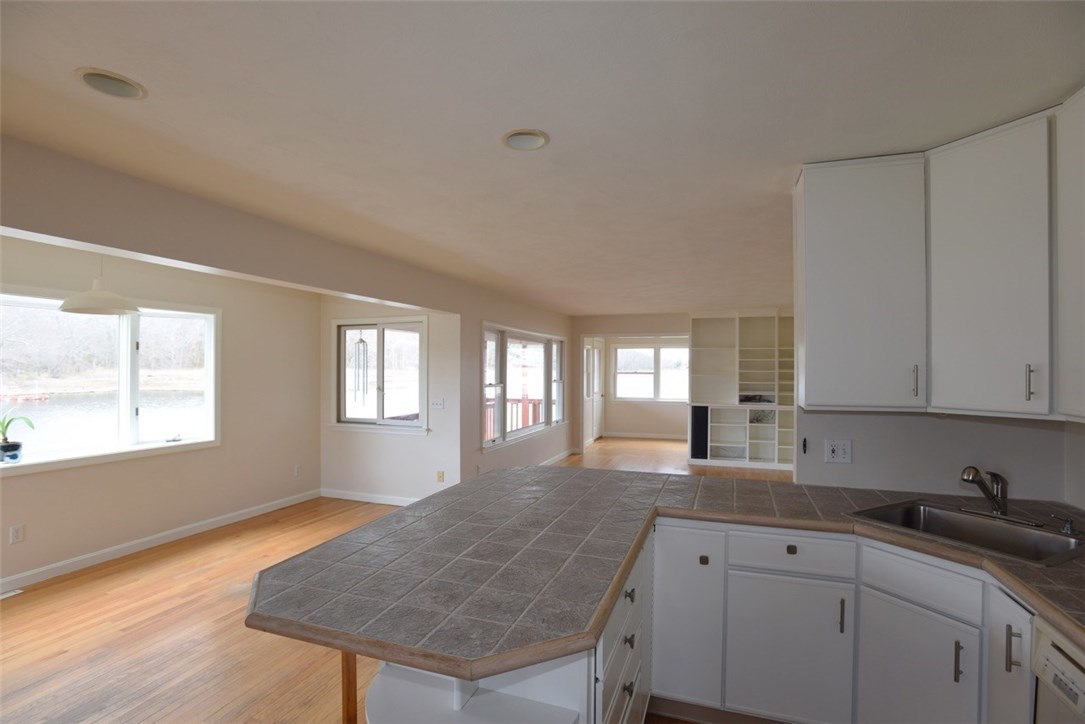 155 Conanicus Road Narragansett, RI 02882 - Photo 9 of 22