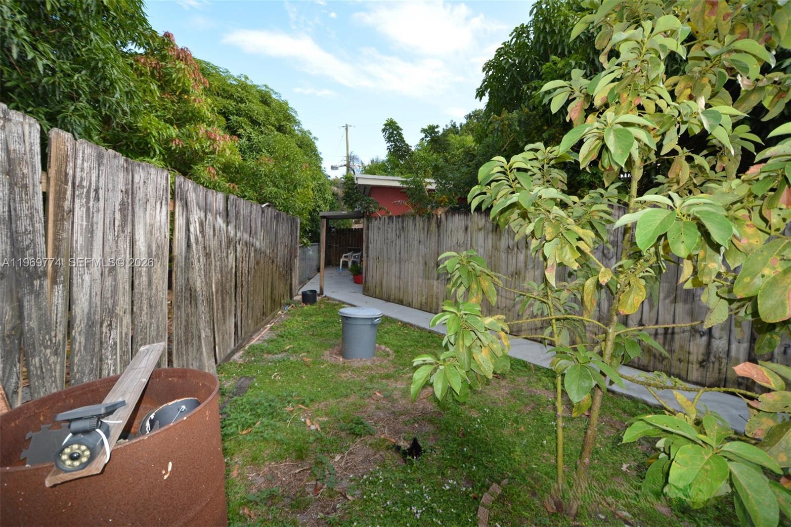890 East 38th Street Hialeah, FL 33013 - Photo 23 of 30 a backyard of a house with lots of green space