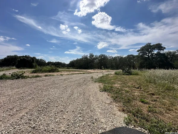 $2,200 | 5161 Cr302, Floresville, TX 78114