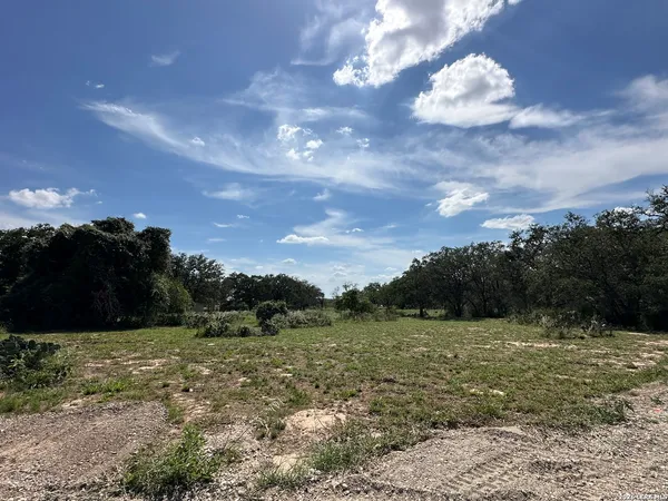 $2,200 | 5161 Cr302, Floresville, TX 78114