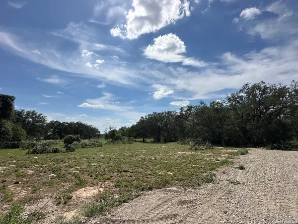 $2,200 | 5161 Cr302, Floresville, TX 78114