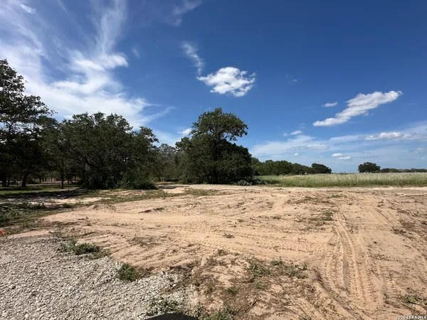 $2,200 | 5161 Cr302, Floresville, TX 78114