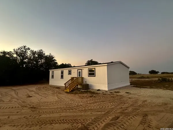$2,200 | 5161 Cr302, Floresville, TX 78114