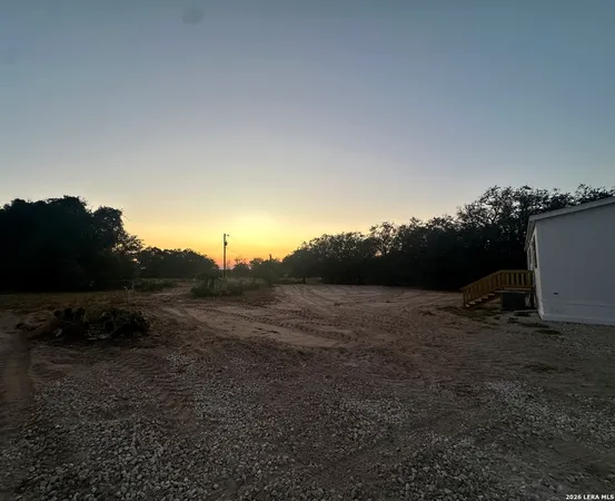 $2,200 | 5161 Cr302, Floresville, TX 78114