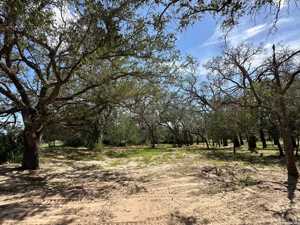 $2,200 | 5161 Cr302, Floresville, TX 78114
