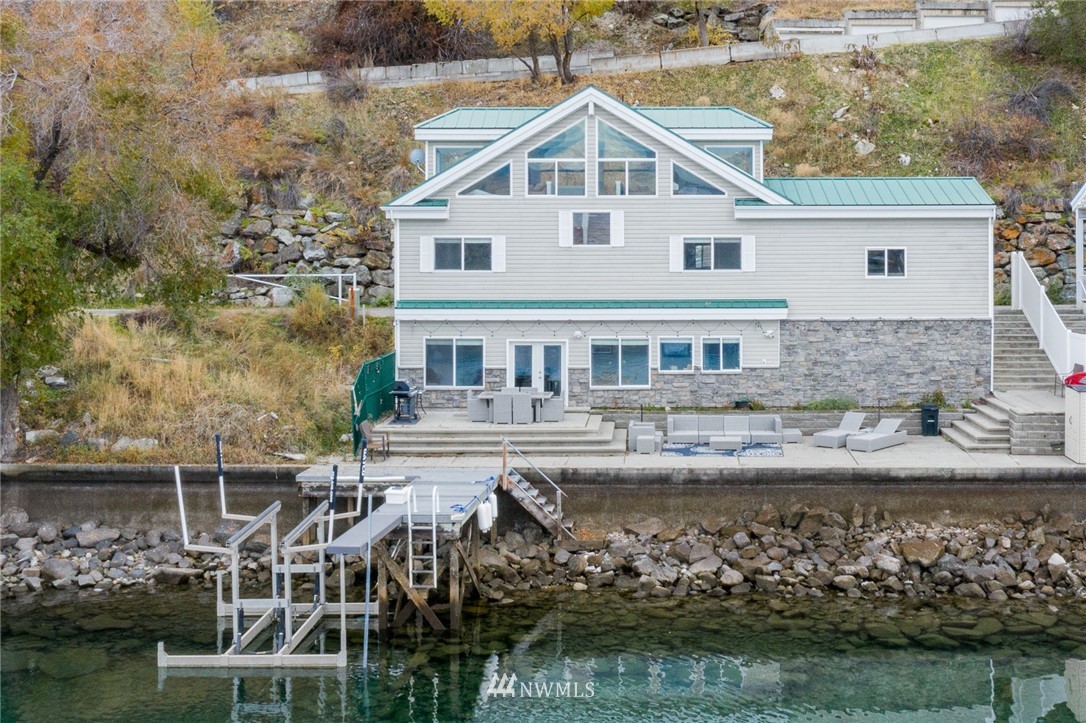 2720 South Lakeshore Road Chelan, WA 98816 - Photo 2 of 25 Gallery Image 2