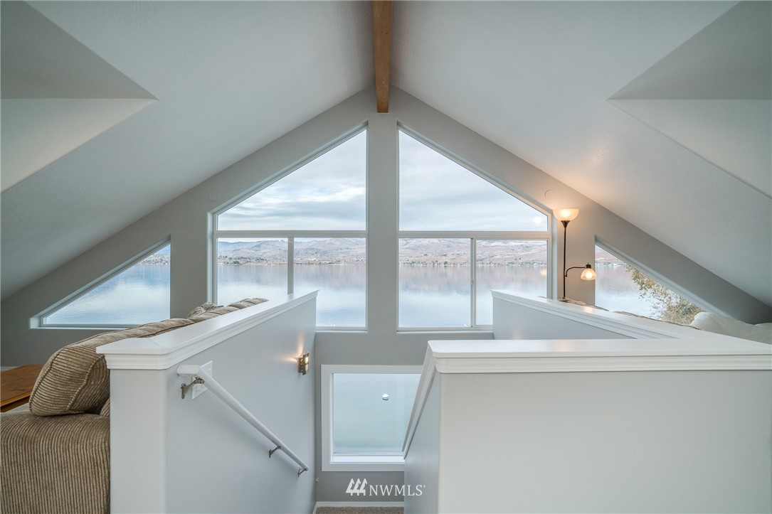 2720 South Lakeshore Road Chelan, WA 98816 - Photo 16 of 25 Gallery Image 16