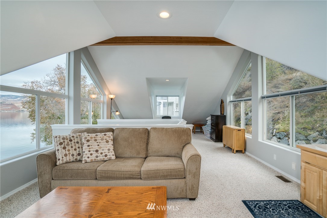 2720 South Lakeshore Road Chelan, WA 98816 - Photo 17 of 25 Gallery Image 17