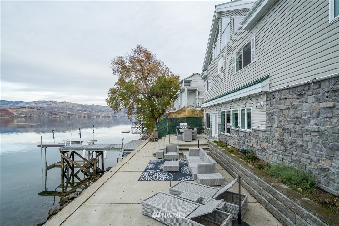 2720 South Lakeshore Road Chelan, WA 98816 - Photo 3 of 25 Gallery Image 3