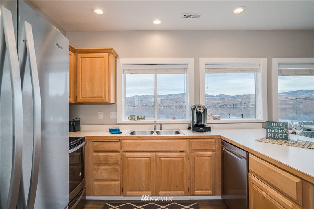 2720 South Lakeshore Road Chelan, WA 98816 - Photo 9 of 25 Gallery Image 9