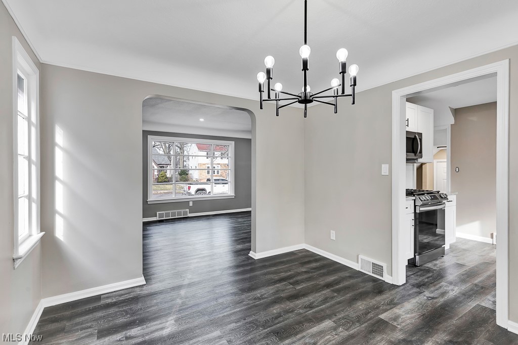 941 Pembrook Road Cleveland Heights, OH 44121 - Photo 6 of 24 with a notable chandelier