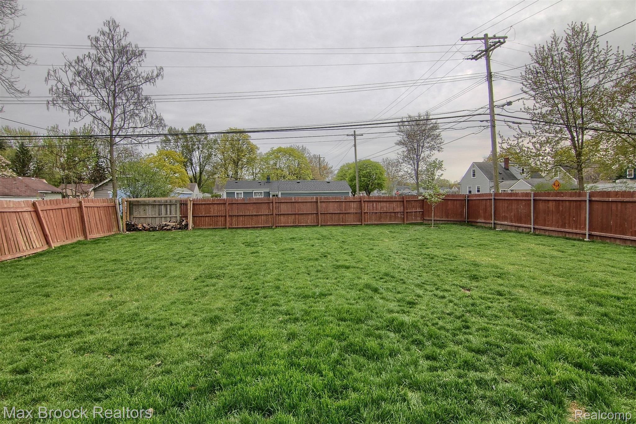 3431 Normandy Road Royal Oak, MI 48073 - Photo 29 of 31 30-Backyard.jpg