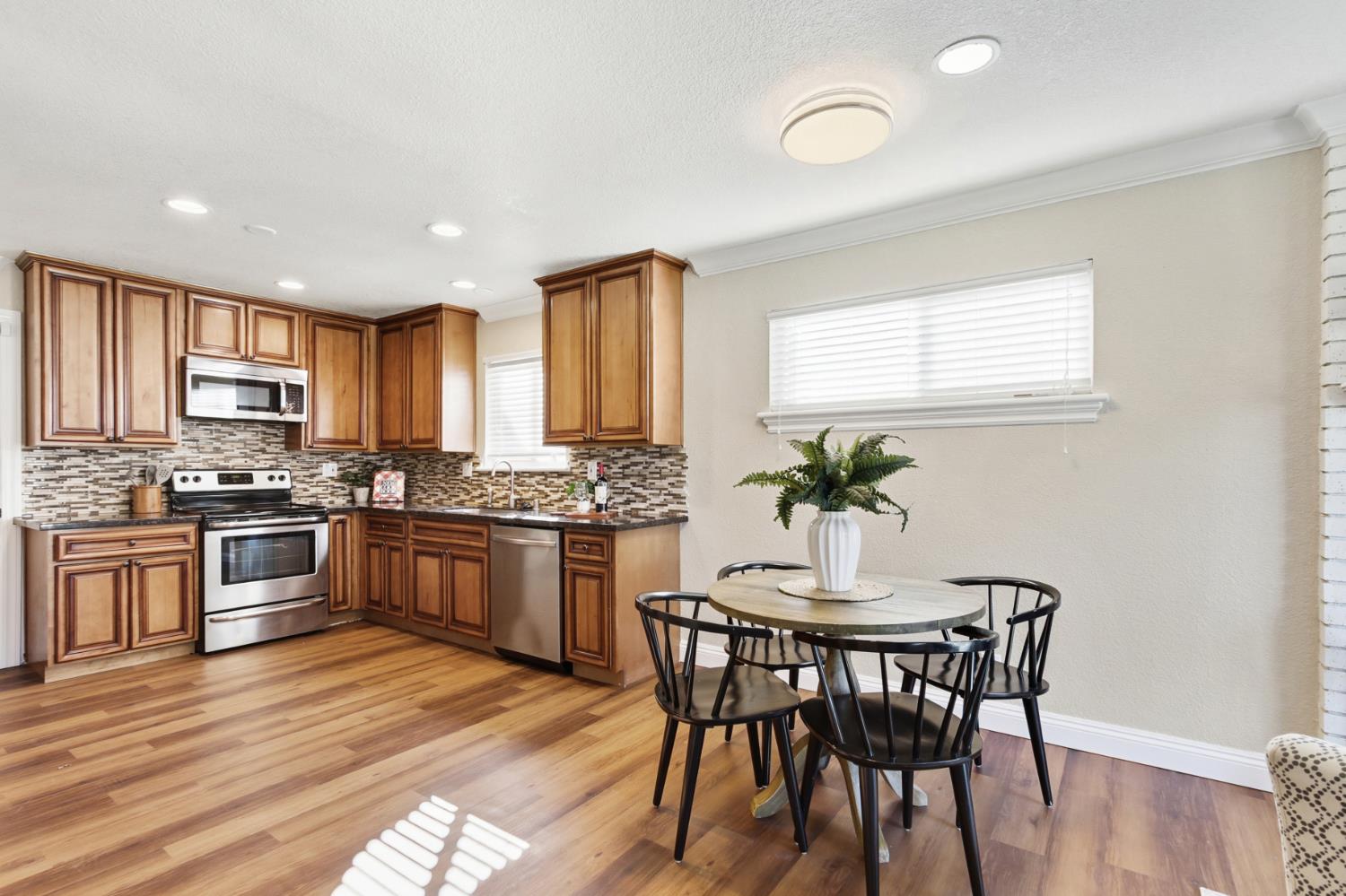 2247 Whistler Way Rancho Cordova, CA 95670 - Photo 7 of 32