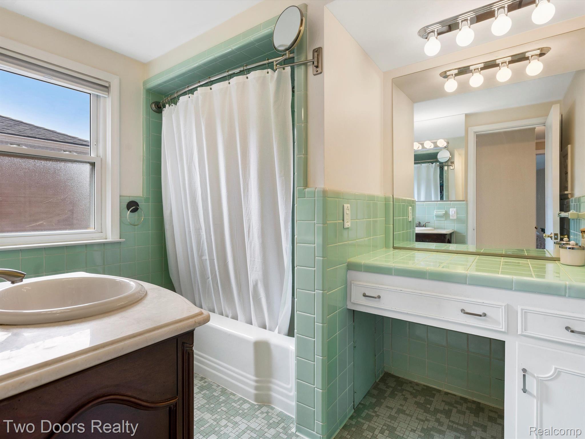 1943 Severn Road Grosse Pointe, MI 48236 - Photo 17 of 29 Super Cute Full Bathroom with Extra Vanity Space.