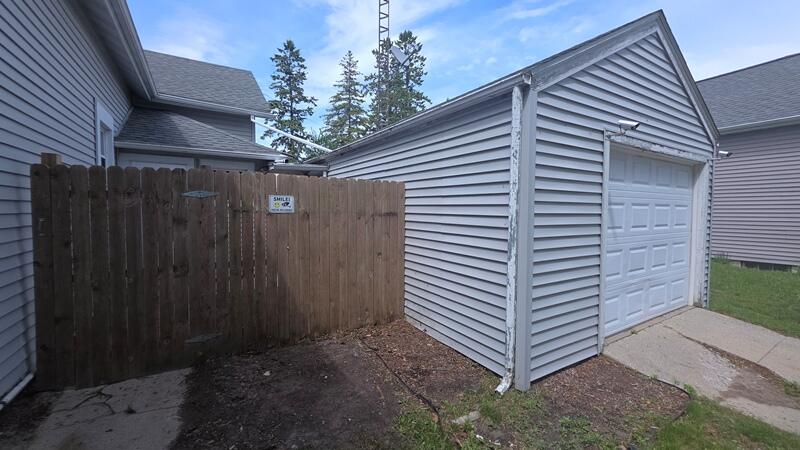 1120 Hamilton Street Manitowoc, WI 54220 - Photo 23 of 30 Garage & Fenced in Yard