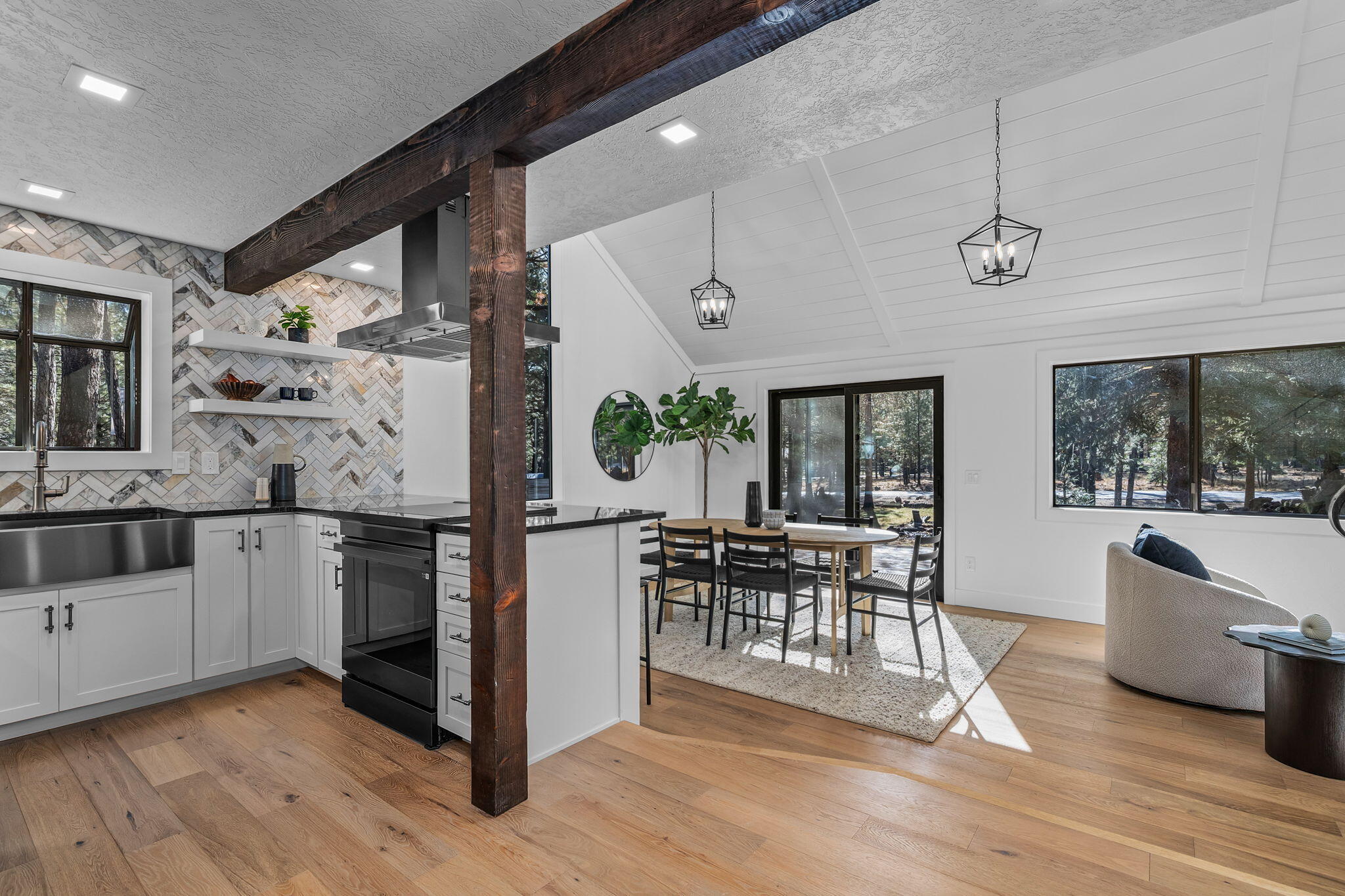 14455 Crossroads Loop Sisters, OR 97759 - Photo 4 of 37