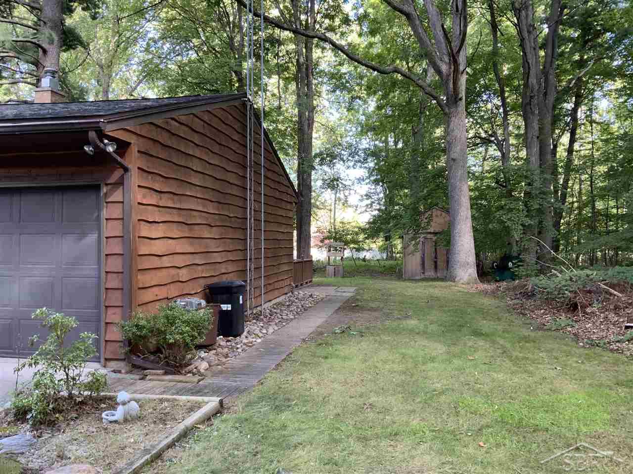 6121 Jade Road Bridgeport, MI 48722 - Photo 3 of 22
