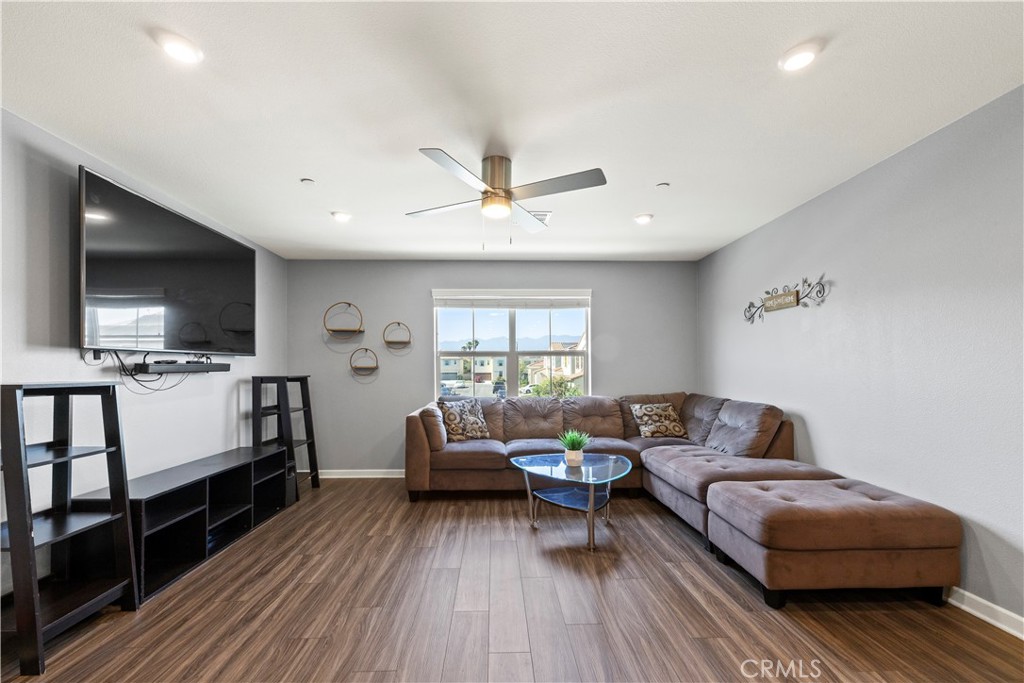 1037 West Clover Avenue Rialto, CA 92376 - Photo 6 of 30