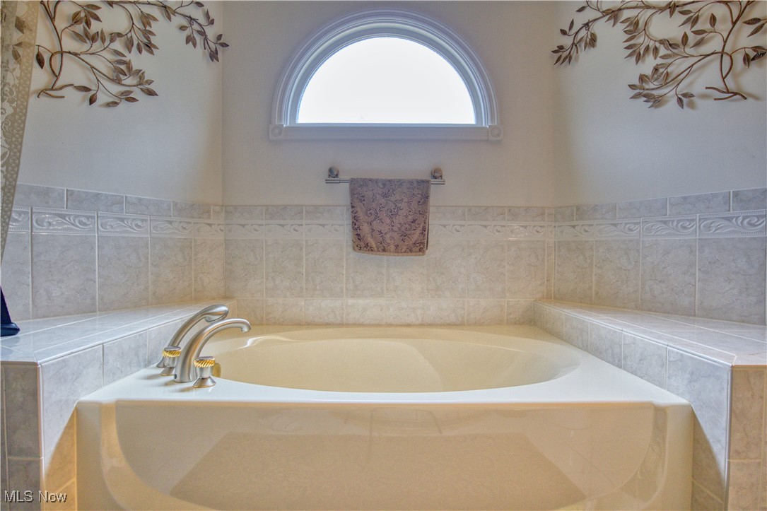 7017 Kirk Road Canfield, OH 44406 - Photo 22 of 35 Bathroom featuring a garden tub