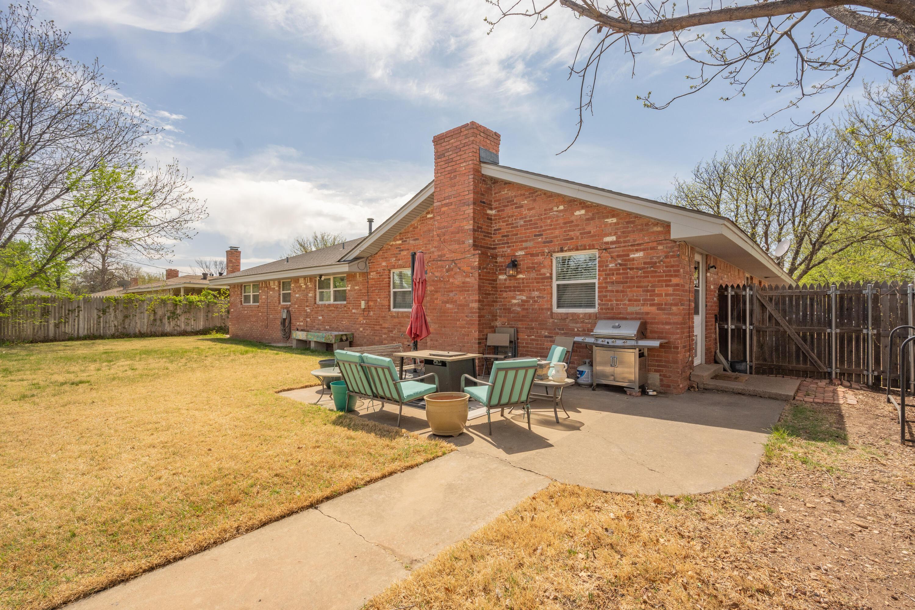 3313 Bedford Road Amarillo, TX 79106 - Photo 23 of 24 a view of swimming pool with outdoor seating