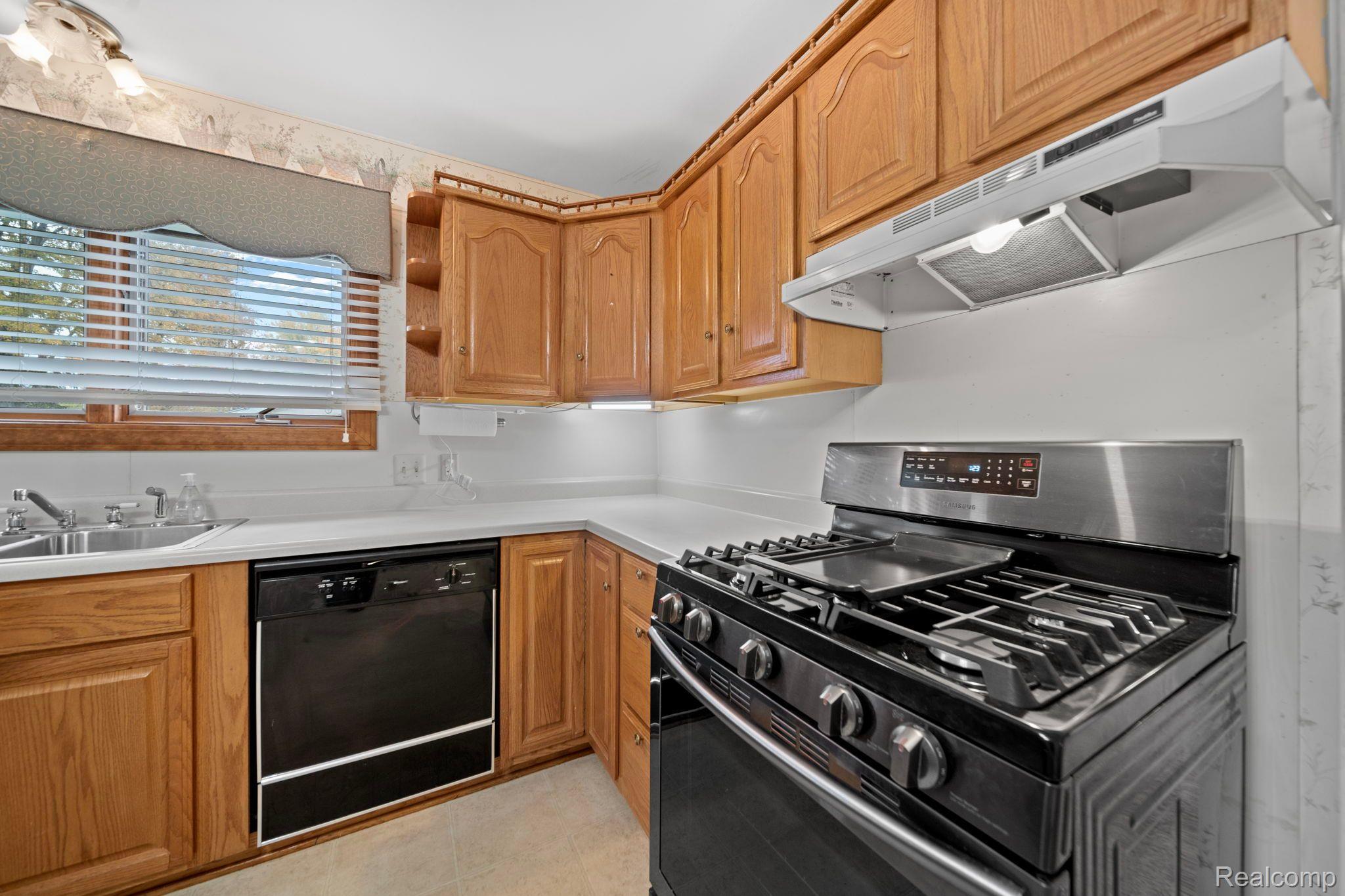 2980 Beach Road Port Huron, MI 48060 - Photo 4 of 43 Gallery Image 4