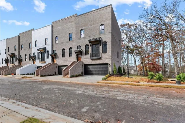 $725,000 | 345 Sugarview Road, Sugar Hill, GA 30518