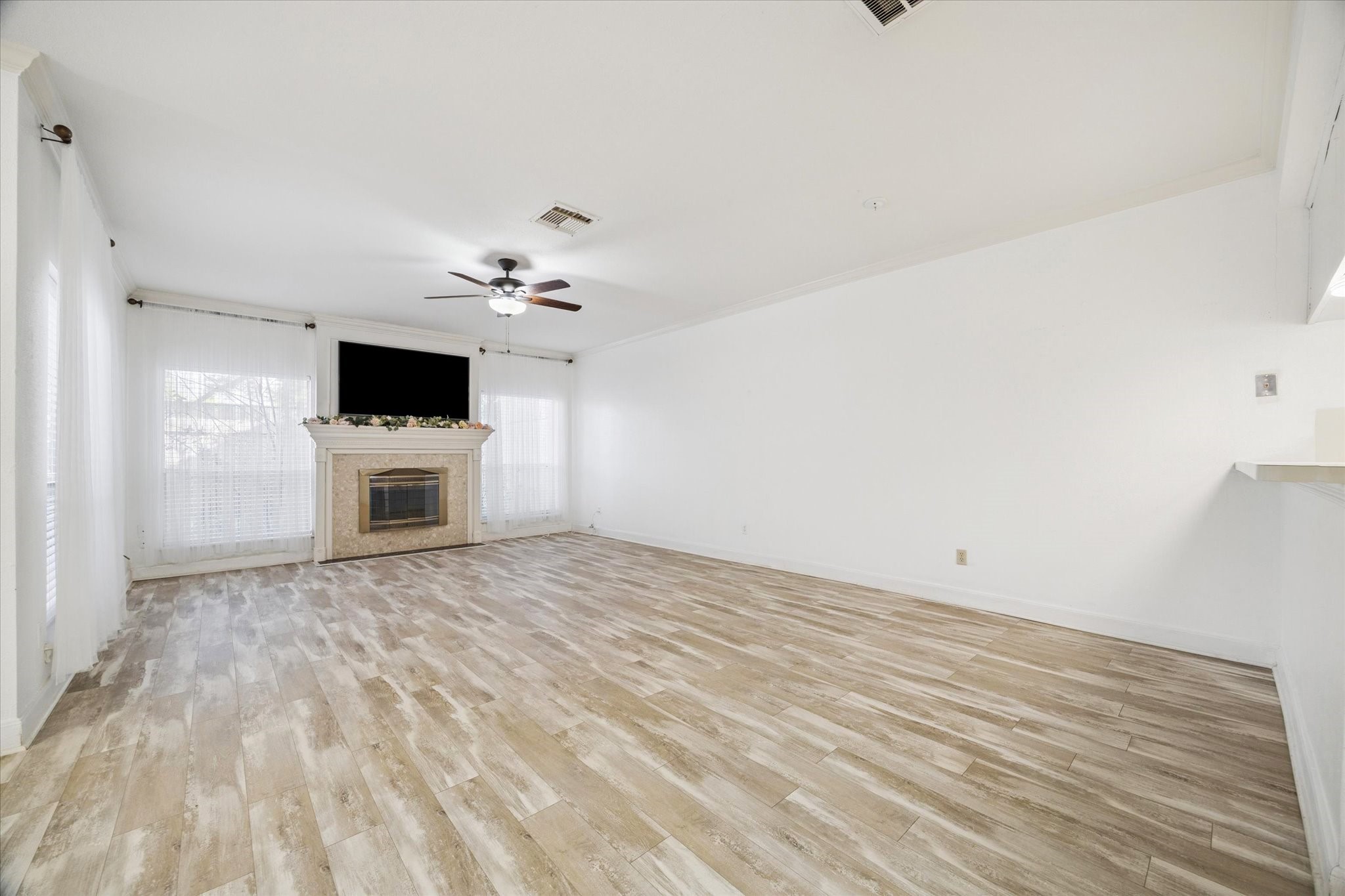 880 Tully Street, Unit 13 Houston, TX 77079 - Photo 12 of 27 a view of a livingroom with a flat screen tv