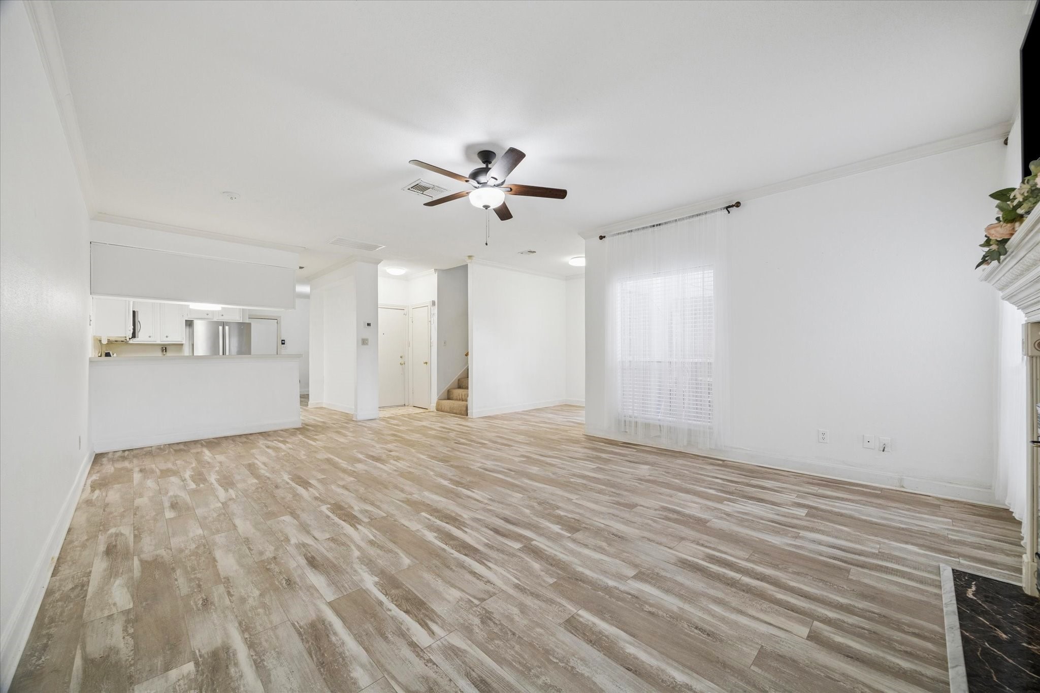 880 Tully Street, Unit 13 Houston, TX 77079 - Photo 14 of 27 a view of an empty room with a kitchen