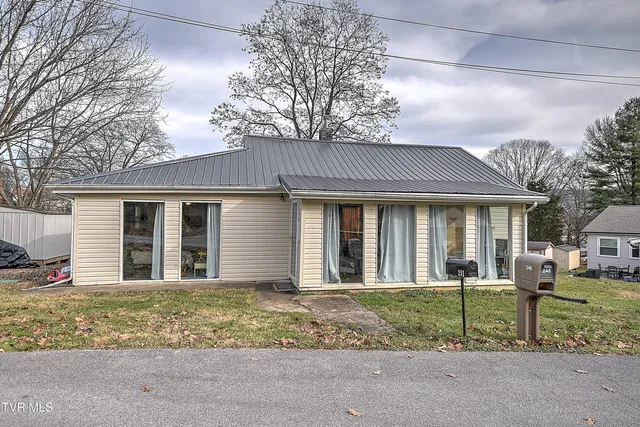 $199,600 | 252 Asheville Avenue, Mount Carmel, TN 37645
