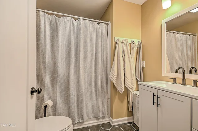 $199,600 | 252 Asheville Avenue, Mount Carmel, TN 37645