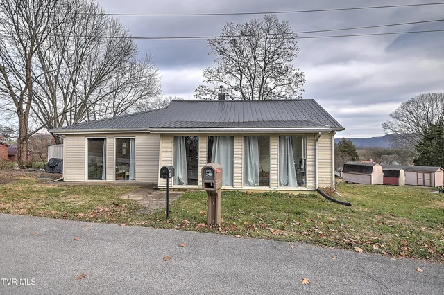 $199,600 | 252 Asheville Avenue, Mount Carmel, TN 37645