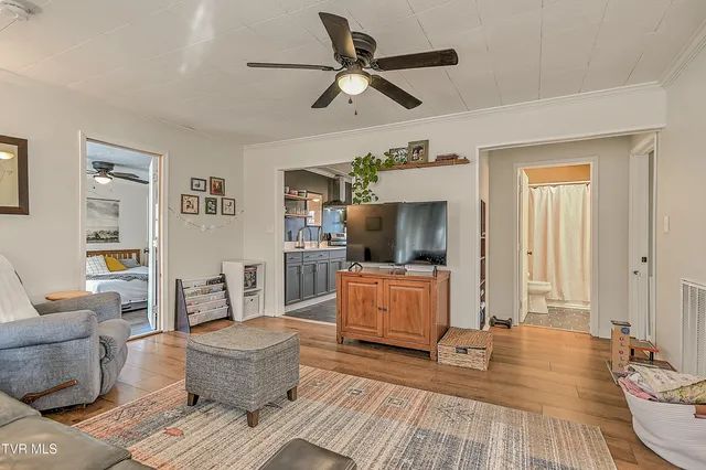 $199,600 | 252 Asheville Avenue, Mount Carmel, TN 37645