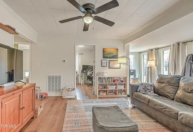 $199,600 | 252 Asheville Avenue, Mount Carmel, TN 37645