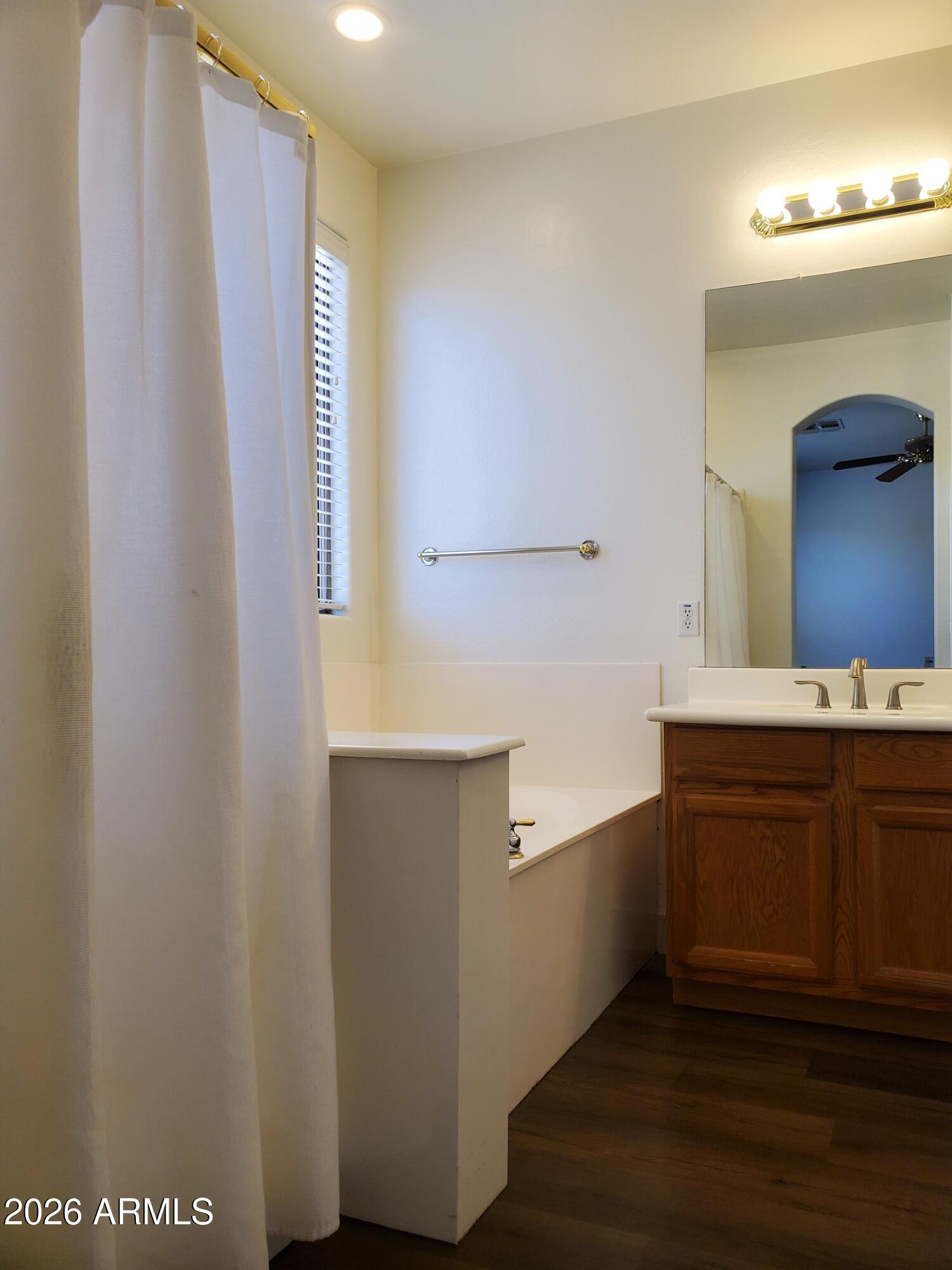2430 East Darrel Road Phoenix, AZ 85042 - Photo 39 of 64 Primary Bathroom