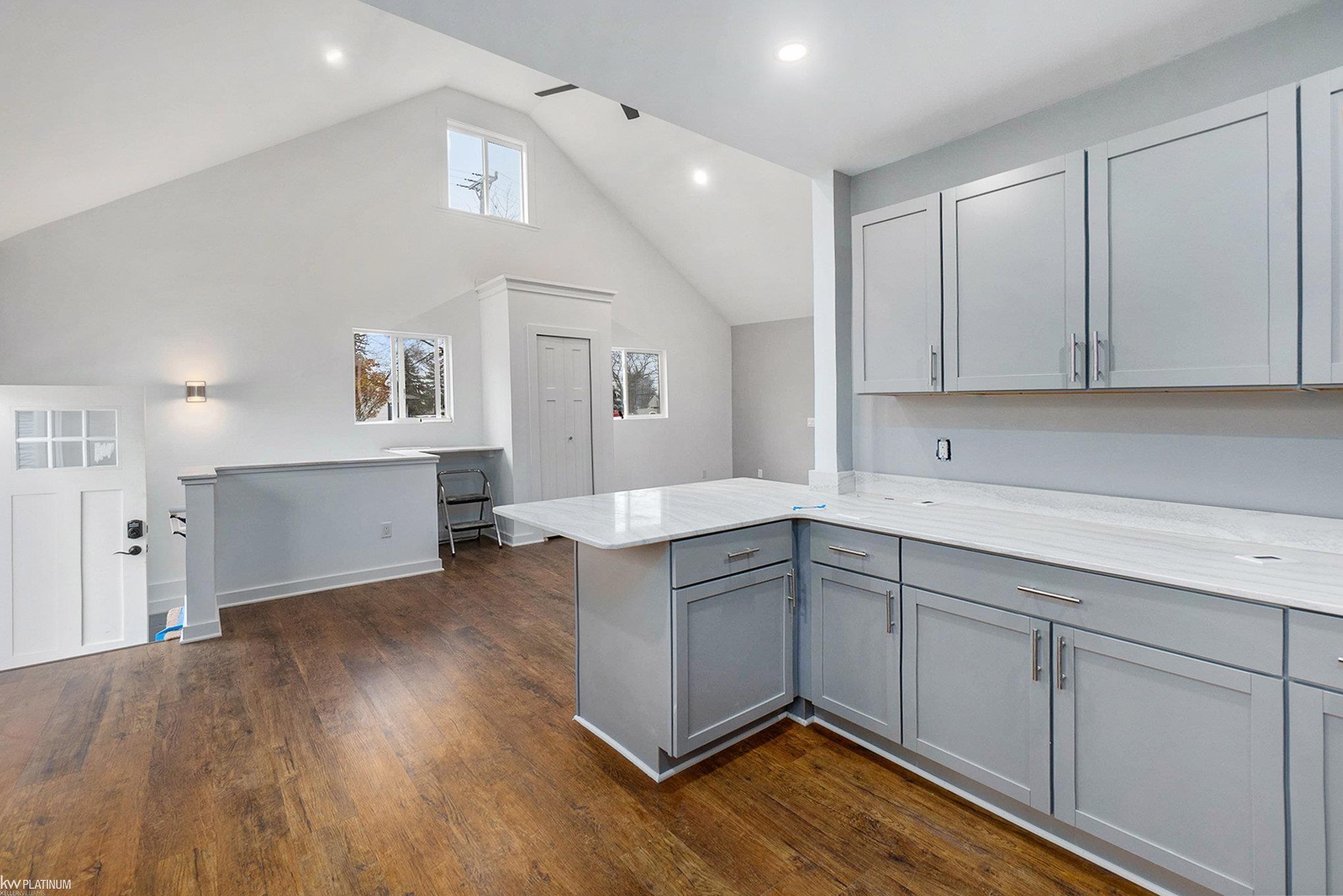 14860 Frazho Road Warren, MI 48089 - Photo 6 of 22 50129286-296f2e3c-8a14-4326-ab23-c670667239be.JPG