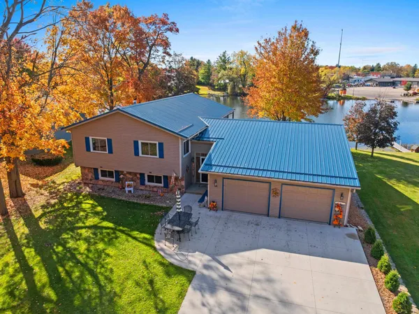 $599,900 | 250 Alpine Drive, Shawano, WI 54166