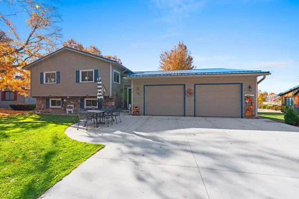 $599,900 | 250 Alpine Drive, Shawano, WI 54166